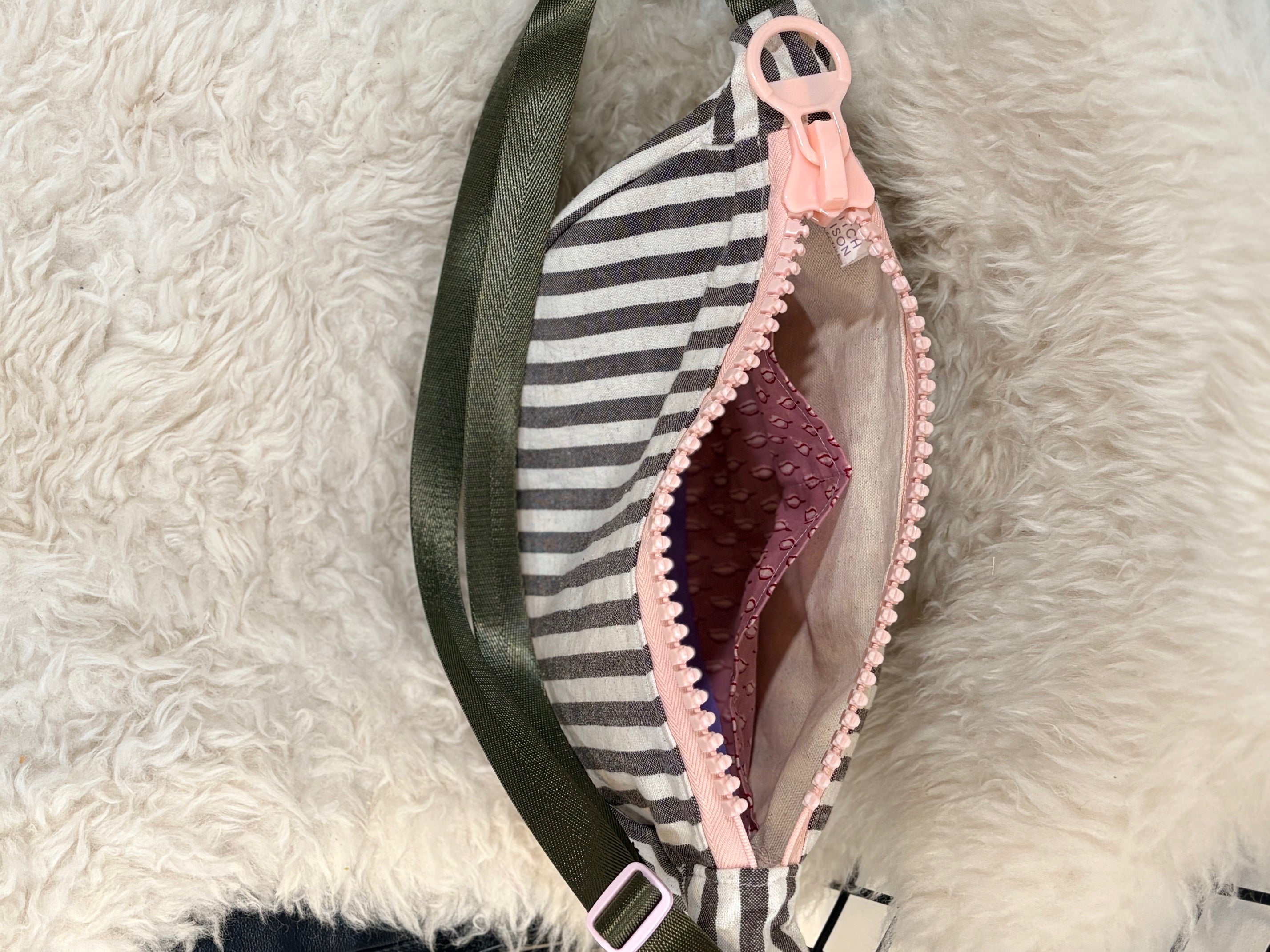 Crossbody - black white striped pink zip
