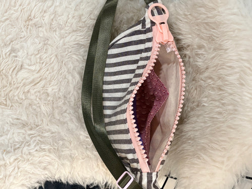 Crossbody - black white striped pink zip