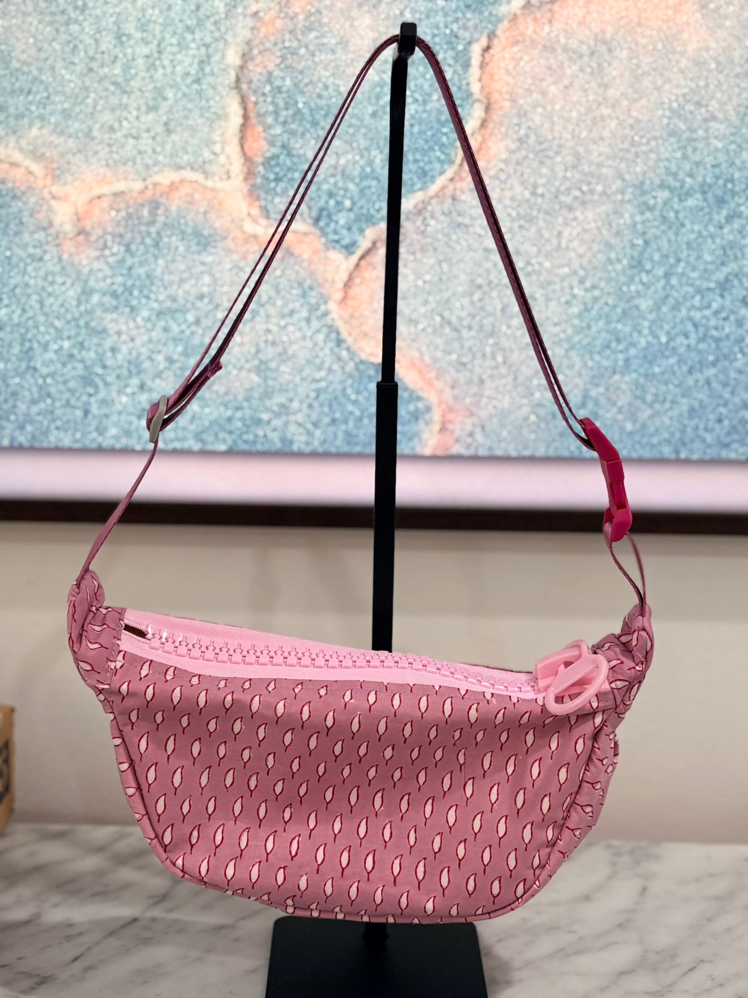 Crossbody - Pink pattern and pink zip