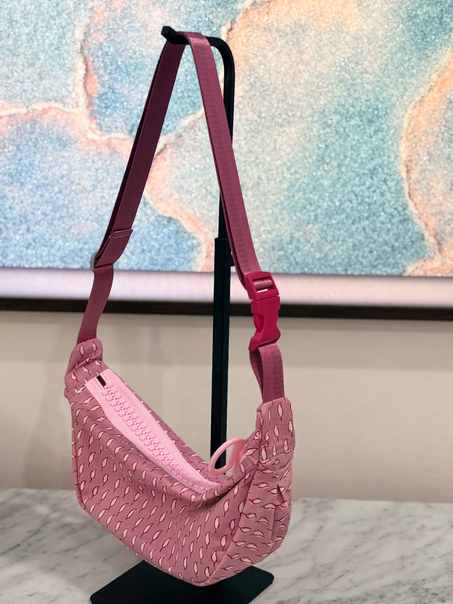 Crossbody - Pink pattern and pink zip