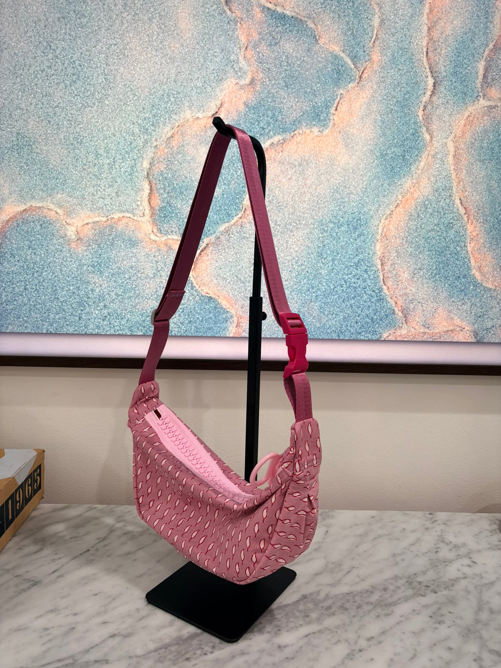 Crossbody - Pink pattern and pink zip