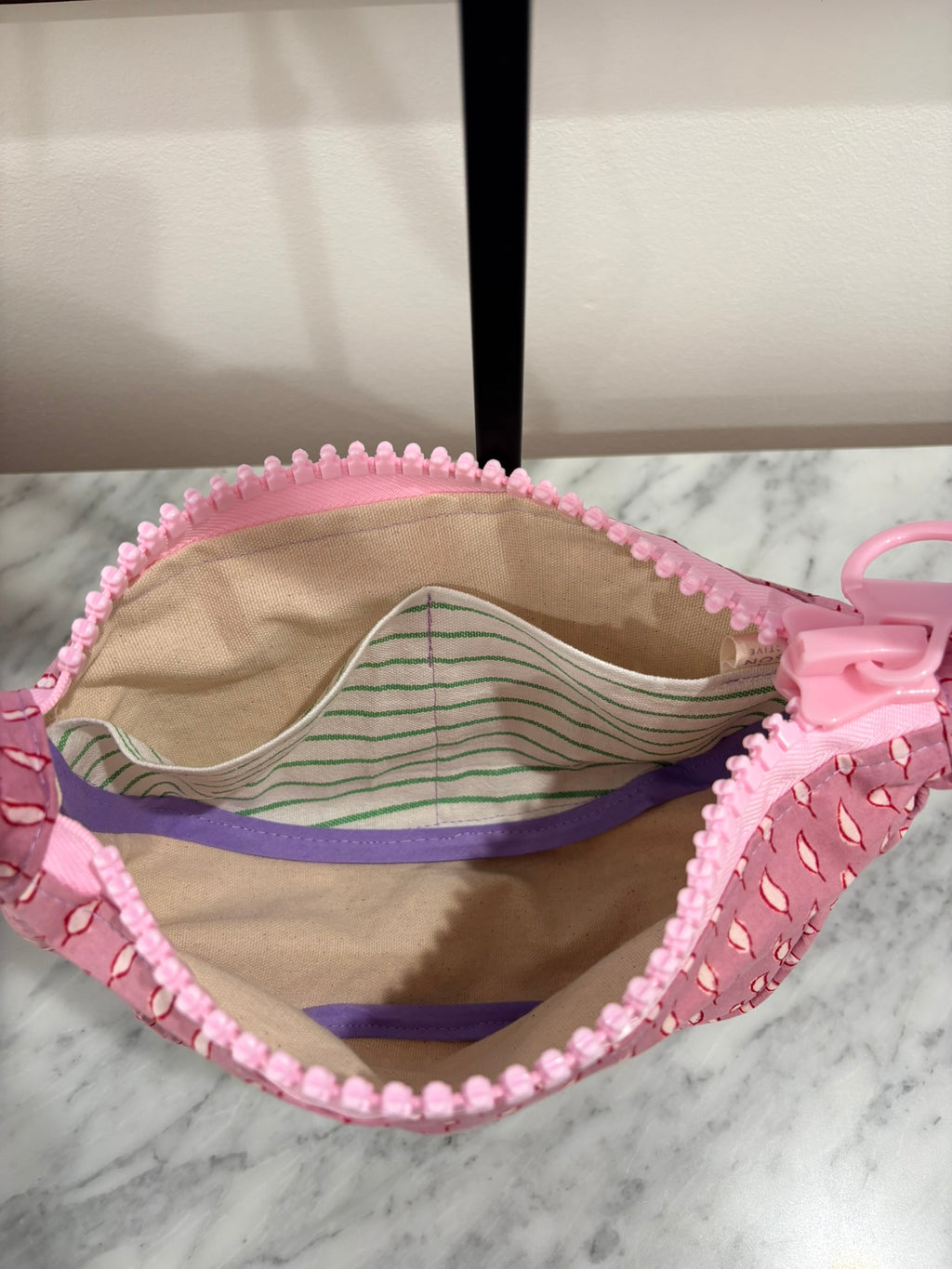 Crossbody - Pink pattern and pink zip